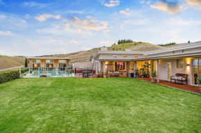 Witherhills Suite in a 6-bedroom luxury villa